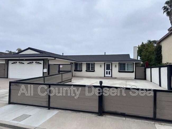 17911 Caledonia Cir in Huntington Beach, CA - Building Photo - Building Photo