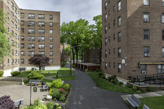 Park East Terrace in Paterson, NJ - Building Photo - Building Photo