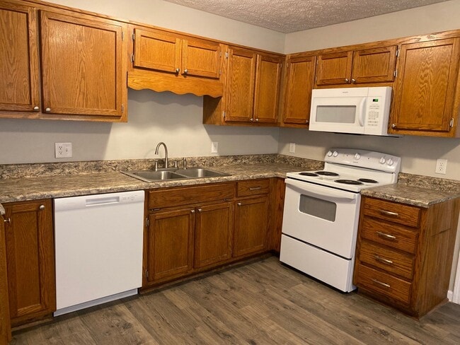 231 McGee Loop in Jackson, TN - Foto de edificio - Building Photo