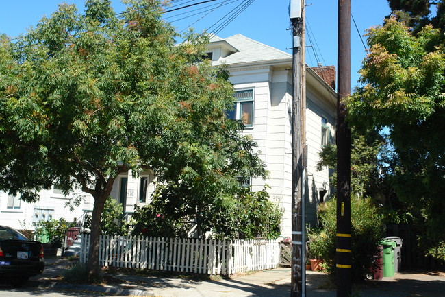 474-476 43rd St in Oakland, CA - Foto de edificio - Building Photo