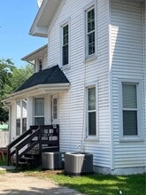 115 S Wisconsin St, Unit Upper Level in Elkhorn, WI - Building Photo - Building Photo