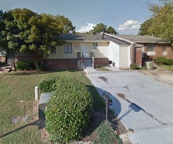 728 Dunaire Way in Jonesboro, GA - Building Photo