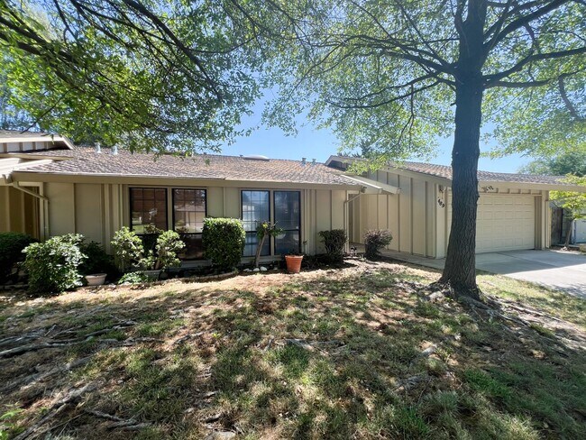 7489 Maple Tree Wy in Sacramento, CA - Foto de edificio - Building Photo