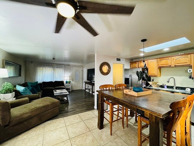 3813 E Gelding Dr in Phoenix, AZ - Building Photo - Building Photo