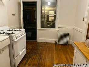 14 Lakeville Rd, Unit 10 in Boston, MA - Foto de edificio - Building Photo