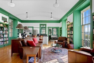 238 Highland Rd in Tiverton, RI - Building Photo - Building Photo