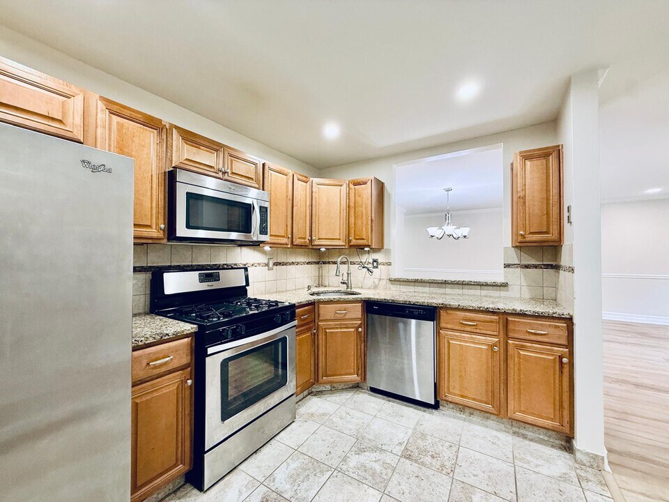 13 Cypress Ct in Trenton, NJ - Building Photo