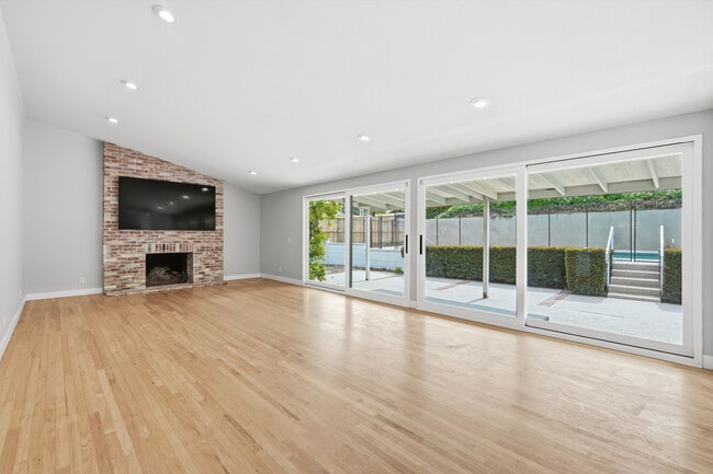 property at 5005 Willow Wood Rd