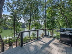 3511 Lakecrest Dr in Bloomfield Hills, MI - Foto de edificio - Building Photo