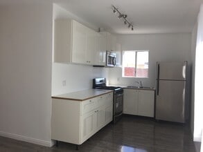 4870 W Adams Blvd, Unit # 0.5 in Los Angeles, CA - Building Photo - Building Photo