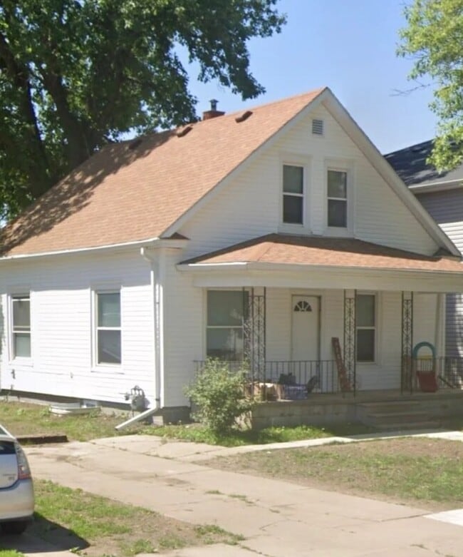 property at 2245 Holdrege St