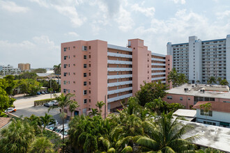 Leisure Shores Condominium in Pompano Beach, FL - Building Photo - Building Photo