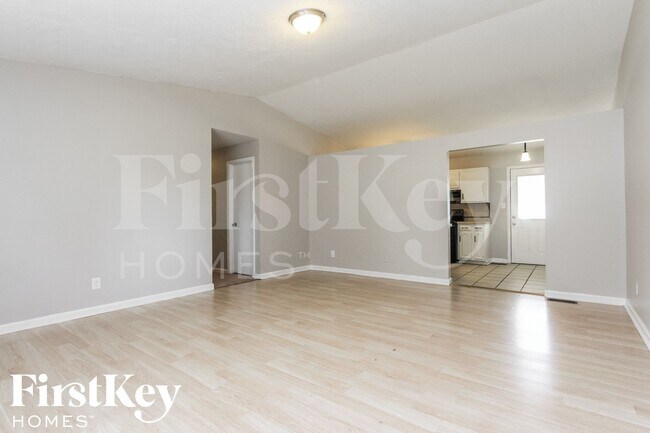 1210 Gulf Dr in Indianapolis, IN - Foto de edificio - Building Photo