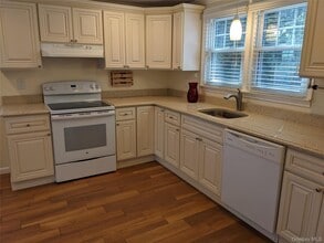 188 Little East Neck Rd in West Babylon, NY - Building Photo - Building Photo