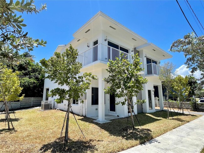 77 NE 64th St in Miami, FL - Building Photo - Building Photo