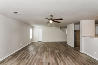 11018 Hillsdale Loop in San Antonio, TX - Building Photo - Building Photo