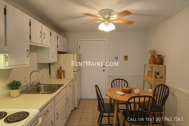 10 Tall Pines Dr, Unit 15 in Lewiston, ME - Foto de edificio - Building Photo