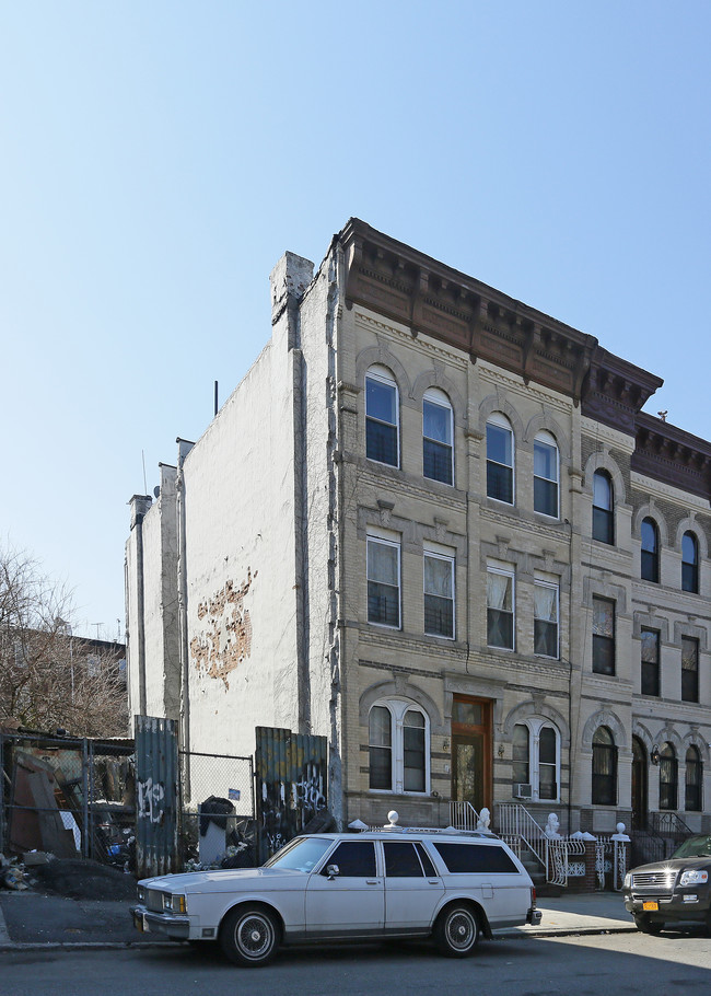 460 Madison St in Brooklyn, NY - Building Photo - Building Photo