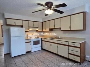 2 Hartley St in Lewiston, ME - Foto de edificio - Building Photo