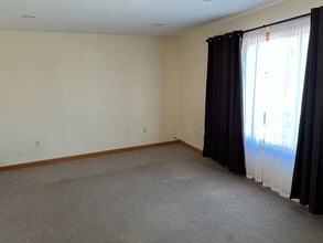 336 12th St, Unit B in Palisades Park, NJ - Building Photo - Building Photo