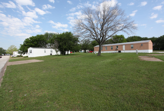 Vista Hills Mobile Home Ranch in Waxahachie, TX - Foto de edificio - Building Photo