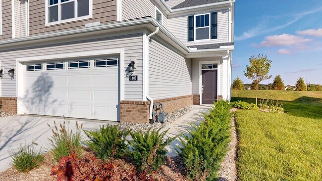 1401 Salt Springs Dr in Saline, MI - Foto de edificio - Building Photo