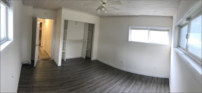 property at 203 W 6th St