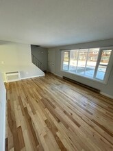 33 Villa Rd in Westbrook, ME - Foto de edificio - Building Photo