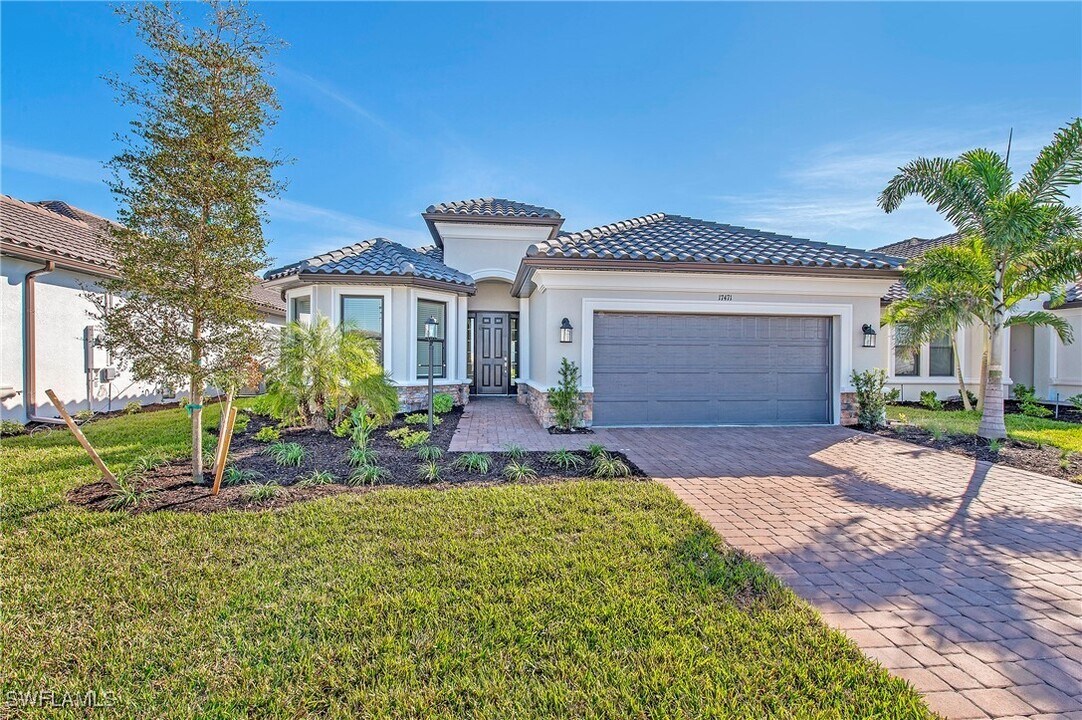 17471 Caravita Ln in Ft. Myers, FL - Foto de edificio