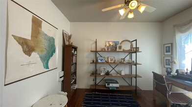 7320 Moon Rock Rd in Austin, TX - Foto de edificio - Building Photo