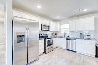 214 NW L St in Bentonville, AR - Building Photo - Building Photo