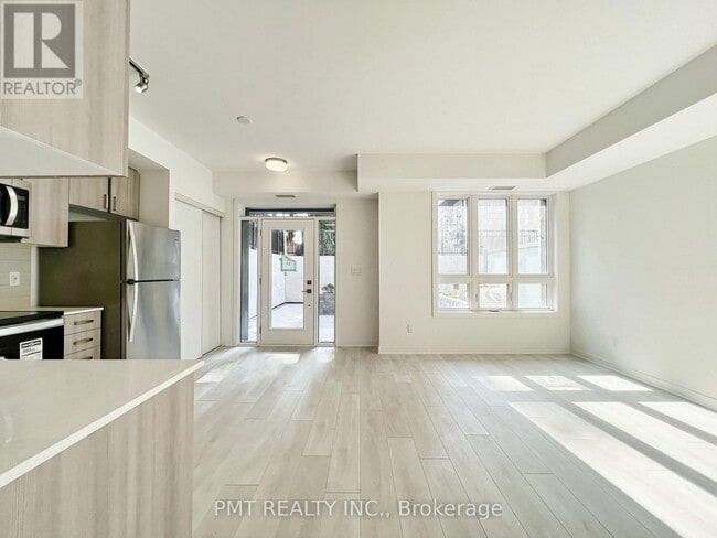 4045 Hickory Dr in Mississauga, ON - Building Photo - Building Photo