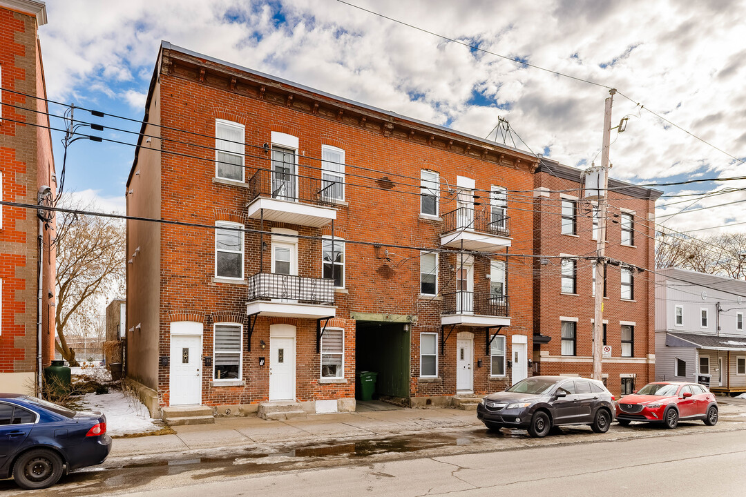 40 7e Av in Montréal, QC - Building Photo