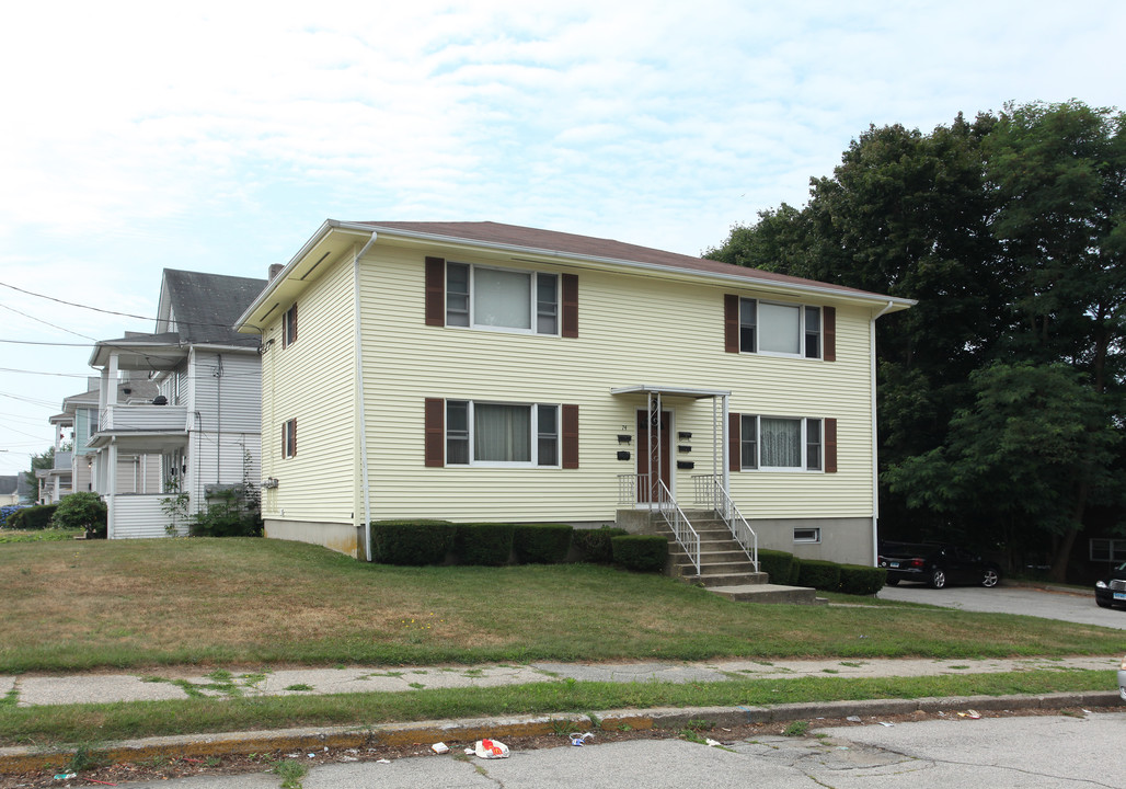 74 Redden Ave in New London, CT - Building Photo