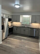 23 Rosemunn Dr, Unit B in Little Rock, AR - Foto de edificio - Building Photo