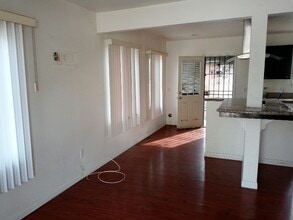 237 S Matthisen Ave in Compton, CA - Foto de edificio - Building Photo