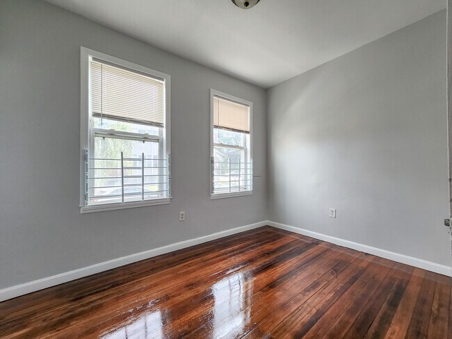 117 Townsend St, Unit #1 in Boston, MA - Building Photo - Building Photo