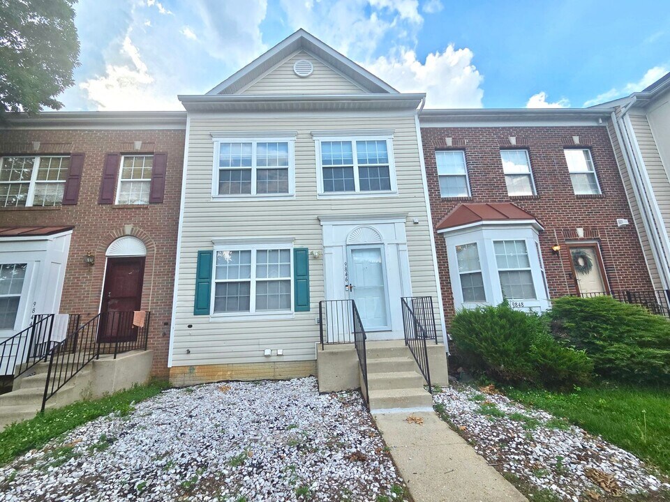 9846 Royal Commerce Pl in Upper Marlboro, MD - Building Photo