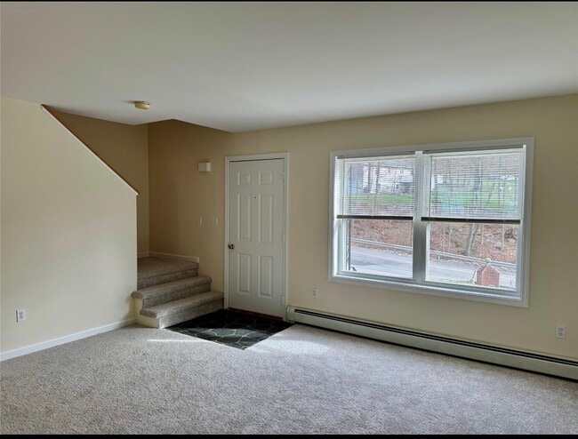 34 Miller Hill Rd, Unit C in Hopewell Junction, NY - Building Photo - Building Photo