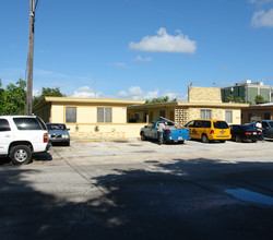 12400 NE 12th Ct in Miami, FL - Foto de edificio - Building Photo