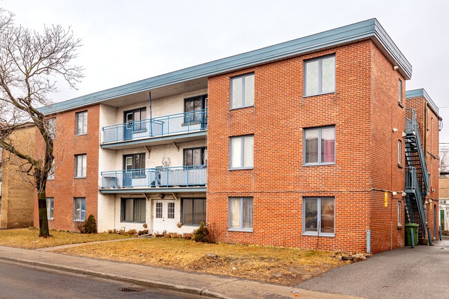 8271 Pie-IX Boul in Montréal, QC - Building Photo - Primary Photo