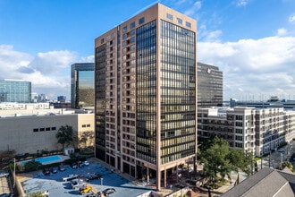 Oxford Condominium in Houston, TX - Foto de edificio - Primary Photo