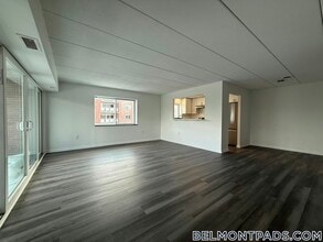 55 Hill Rd, Unit 410 in Belmont, MA - Foto de edificio - Building Photo