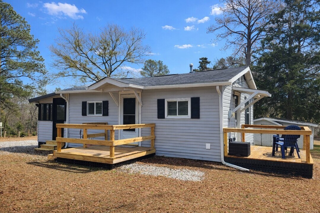 381 Floatella Rd in Waterloo, SC - Building Photo