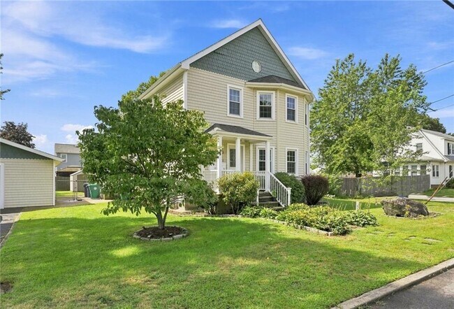 51 Pettaconsett Ave