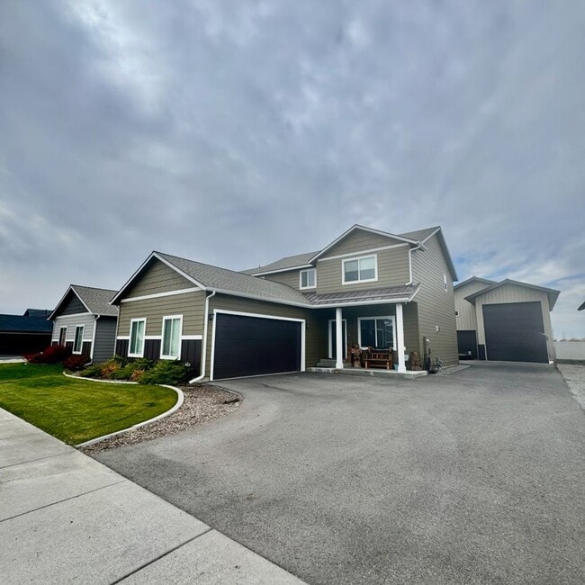 property at 1745 N Silo St