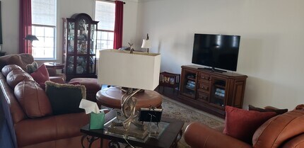 18 Peacock Way in Princeton, NJ - Building Photo - Building Photo