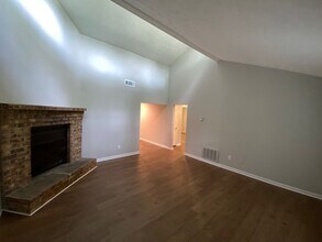 663 Maplewood Ln in Hull, GA - Foto de edificio - Building Photo