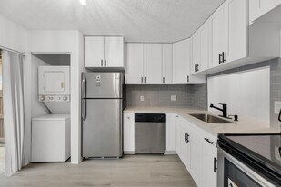 904 Banks Rd in Coconut Creek, FL - Building Photo