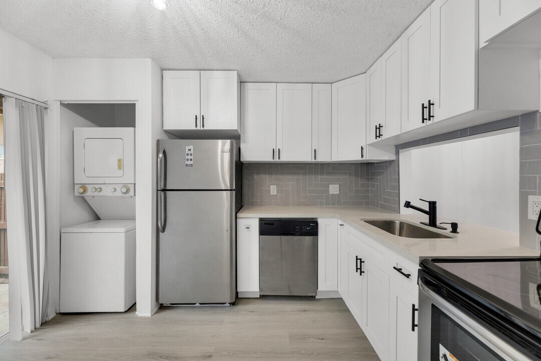 904 Banks Rd in Coconut Creek, FL - Building Photo